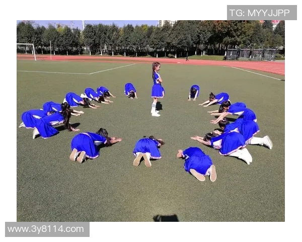 小南斯篮下强势扣篮展现霸主风范引爆全场激情时刻 小南斯篮下强势扣篮展现霸主风范引爆全场激情时刻